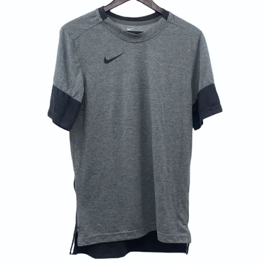 Nike T-Shirt Men’s Size Small Lightweight Grey